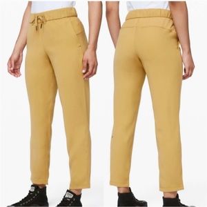 Lululemon On The Fly Pants Cropped